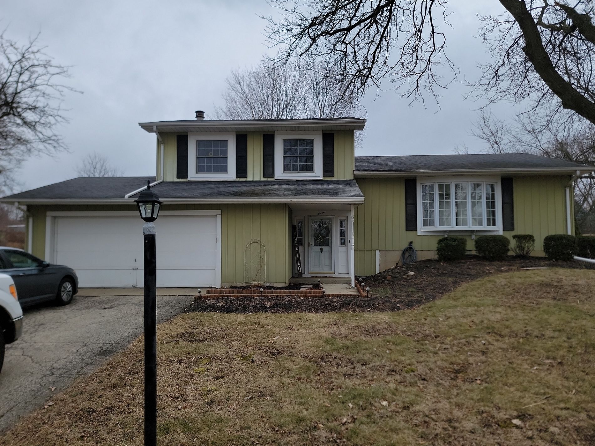 Home in Cary, Illinois before roof and siding replacement